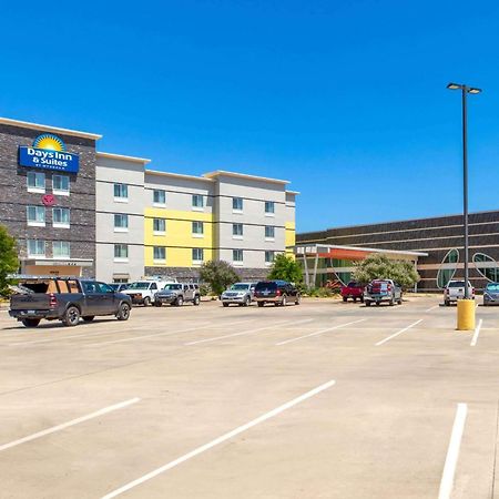 Days Inn & Suites By Wyndham Lubbock Medical Center Exterior foto
