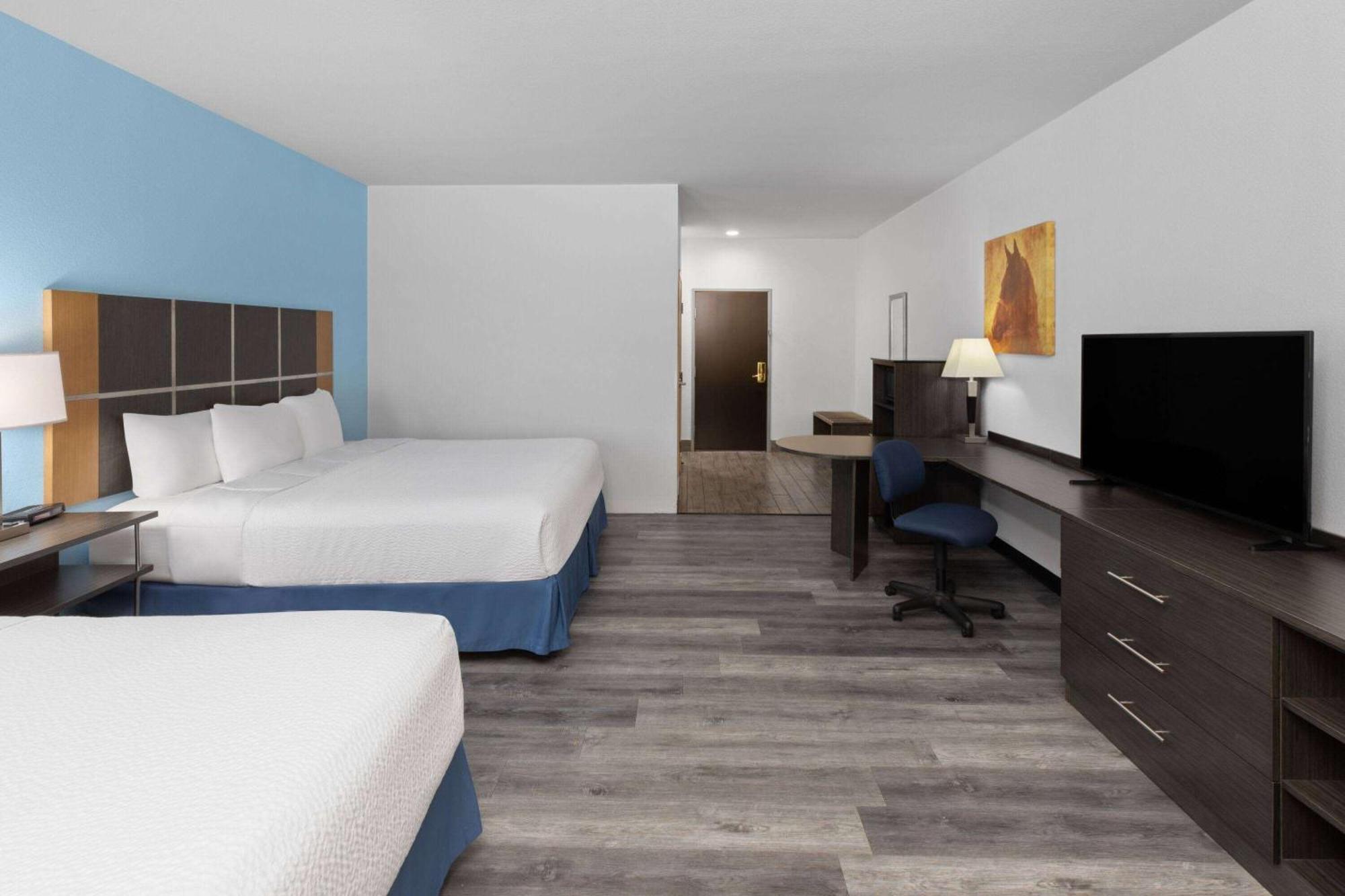 Days Inn & Suites By Wyndham Lubbock Medical Center Exterior foto