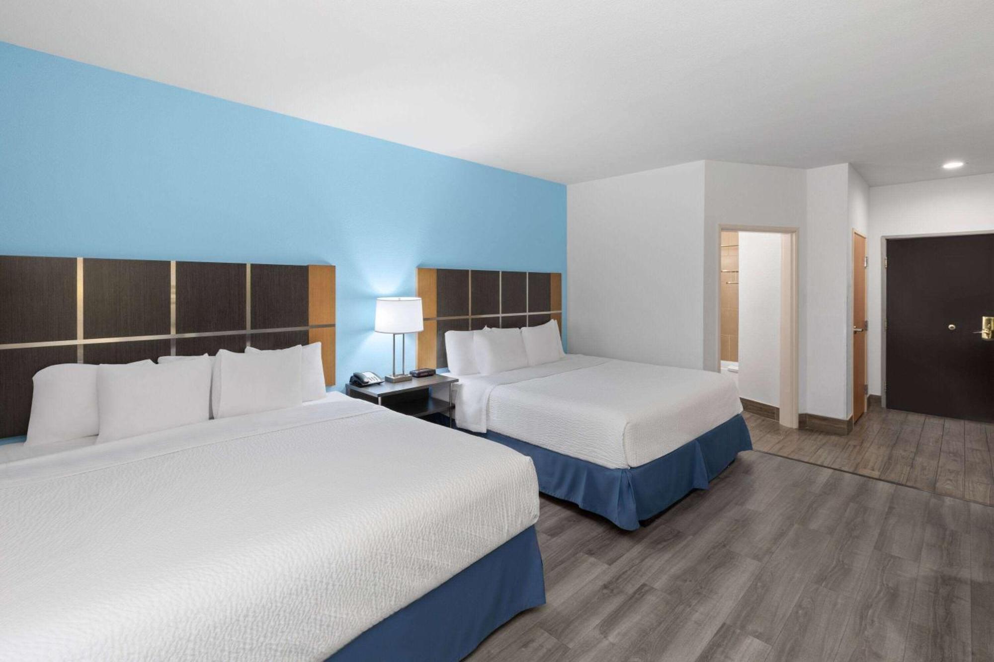 Days Inn & Suites By Wyndham Lubbock Medical Center Exterior foto