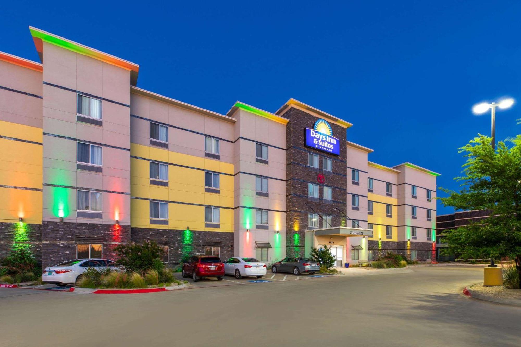 Days Inn & Suites By Wyndham Lubbock Medical Center Exterior foto