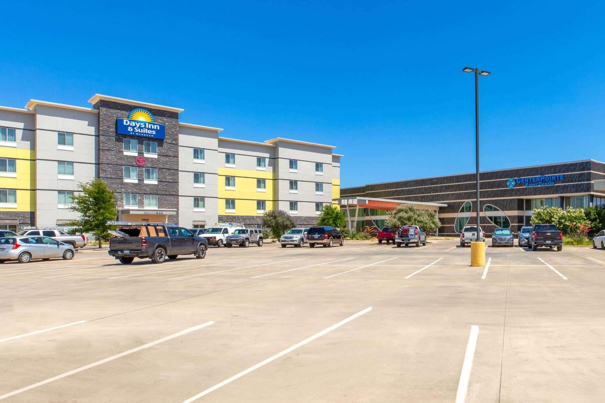 Days Inn & Suites By Wyndham Lubbock Medical Center Exterior foto
