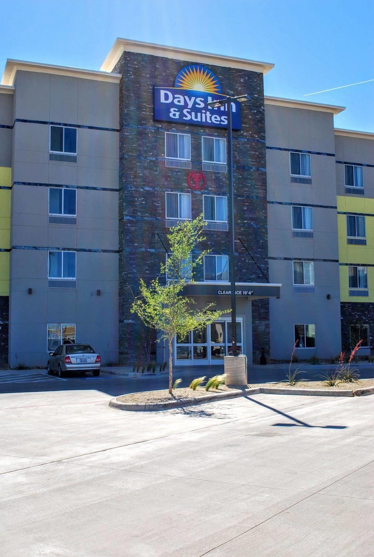 Days Inn & Suites By Wyndham Lubbock Medical Center Exterior foto